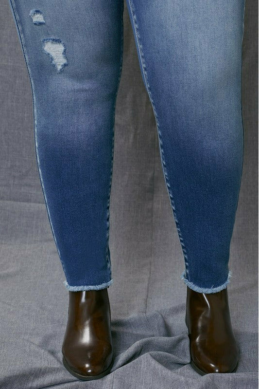 Curvy Gemma Kan Can High Rise Skinny Jeans